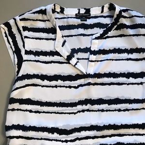 HILARY RADLEY Pullover Flat Band V-Placket Collar Cap Sleeve Lightweight Blouse